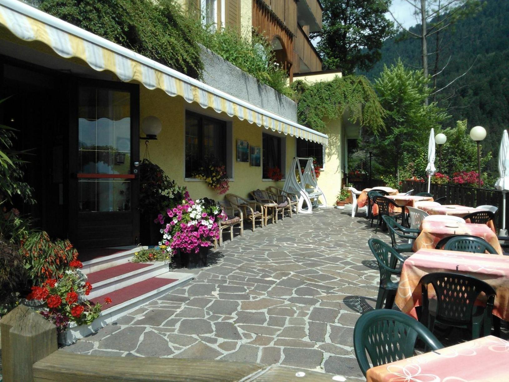 Hotel Aurora Molveno Exteriör bild