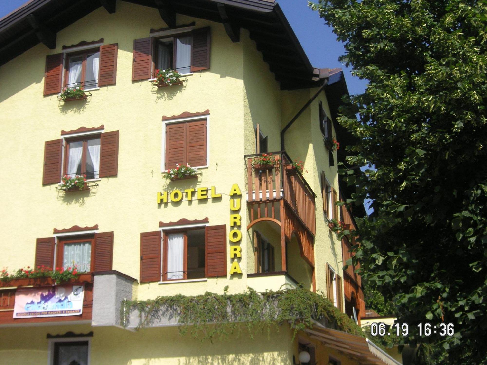 Hotel Aurora Molveno Exteriör bild