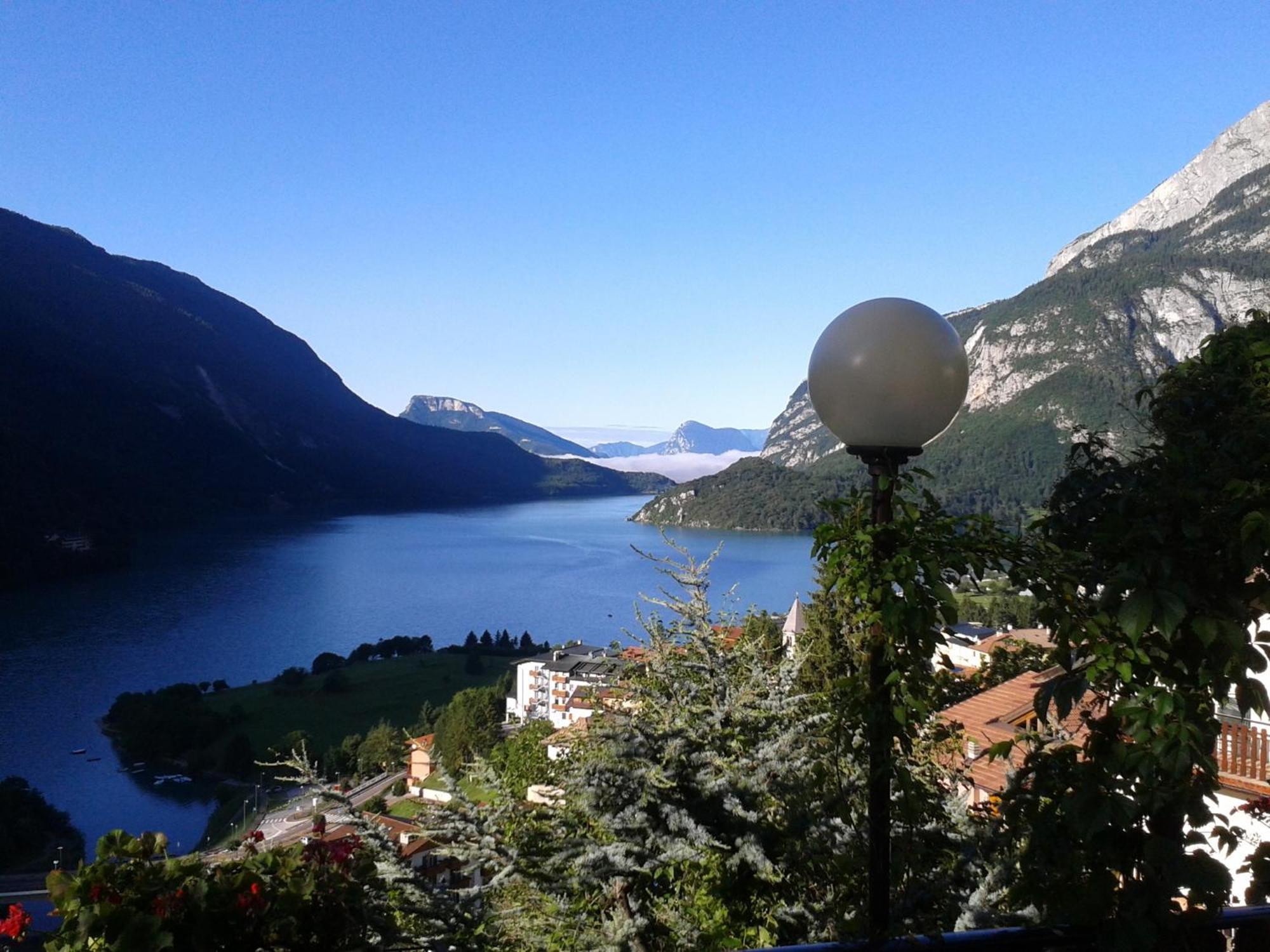 Hotel Aurora Molveno Exteriör bild