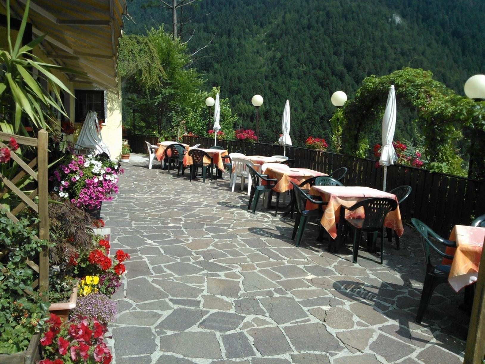 Hotel Aurora Molveno Exteriör bild