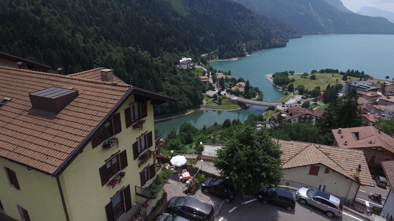 Hotel Aurora Molveno Exteriör bild