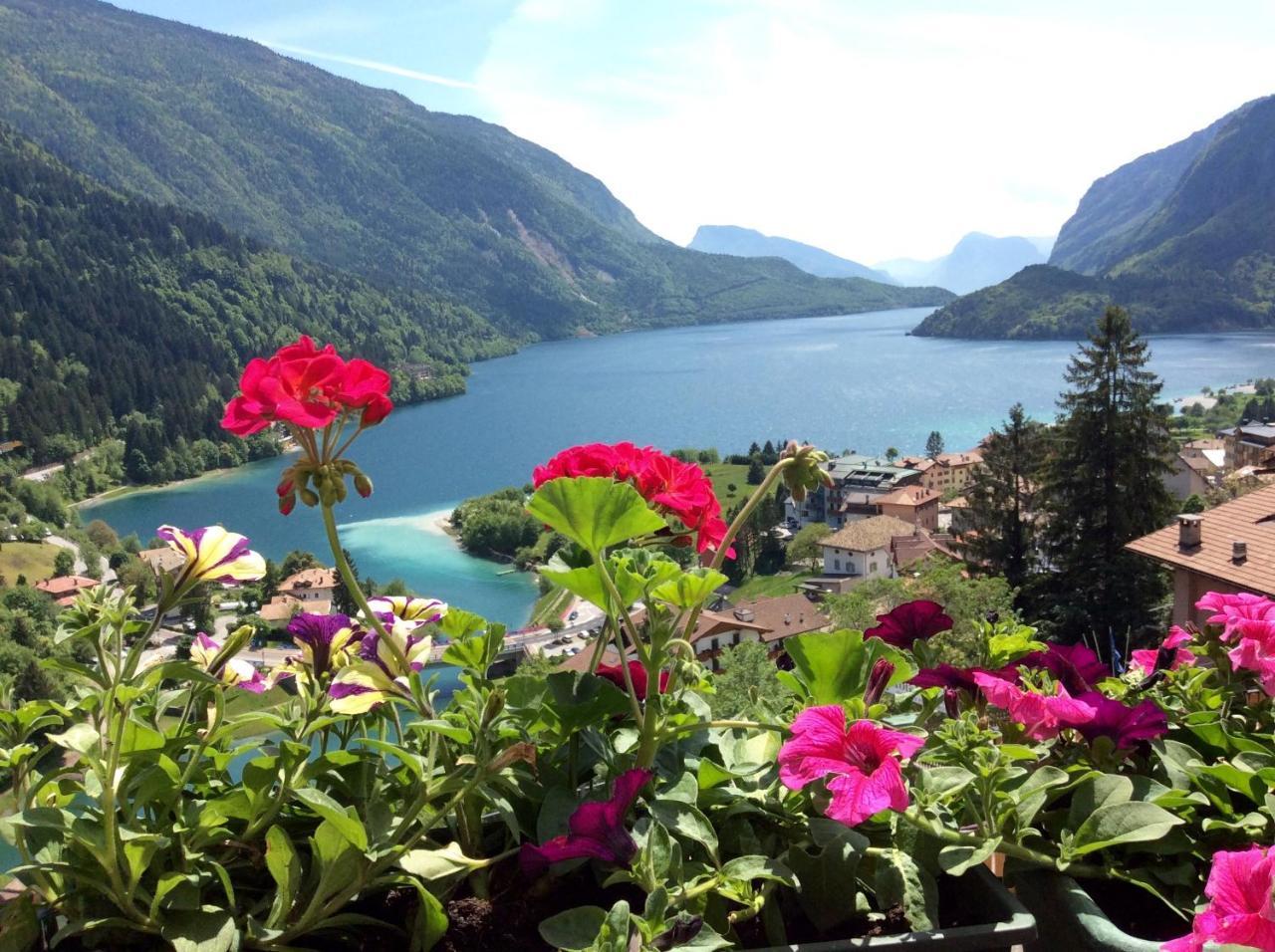 Hotel Aurora Molveno Exteriör bild
