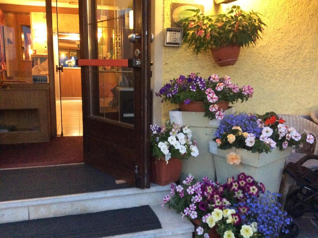 Hotel Aurora Molveno Exteriör bild